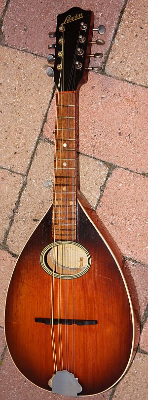 Levin mandolin, 1945